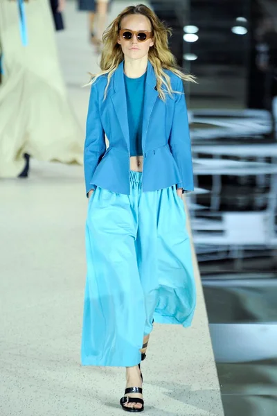 Look 15